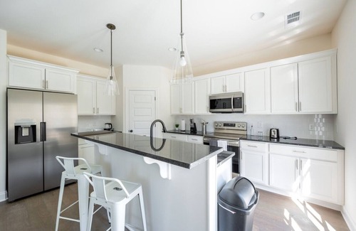 Lakewood Casa | This townhouse is a 3 bedroom(s), 2.5 bathrooms, located in Nashville, TN.