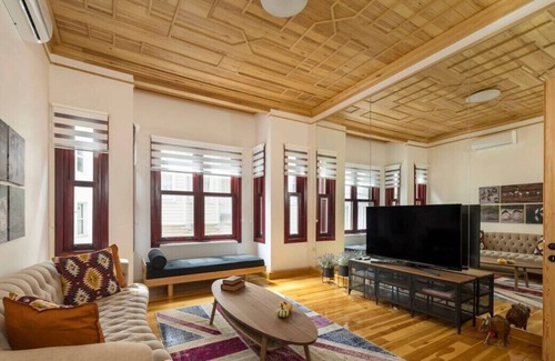 Bebek Casa | Newly Renovated Lavish Historic 6BR House! #102