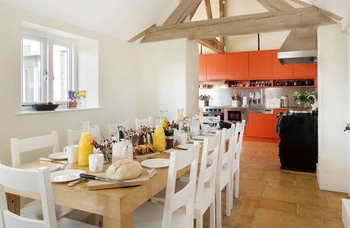 Laverton Casa | Esta propiedad única es una casa de vacaciones de todas las comodidades con cinco dormitorios.