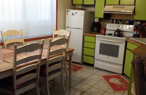 Green Valley Casa | Esta unidad única está disponible con dos dormitorios y dos baños con un total
