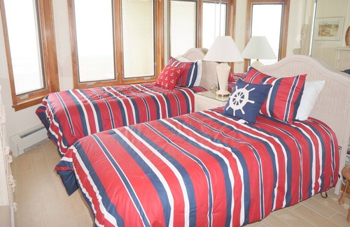 Dennisville Condominio | This unit has the best of all worlds that Sea Isle City has to offer