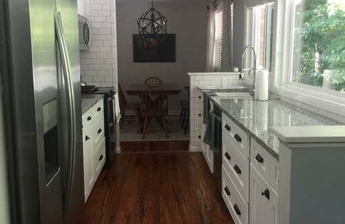 Forest Hills Casa | Muy actualizado el rancho de ladrillos 3BR / 2BA, ¡listo para los Maestros!