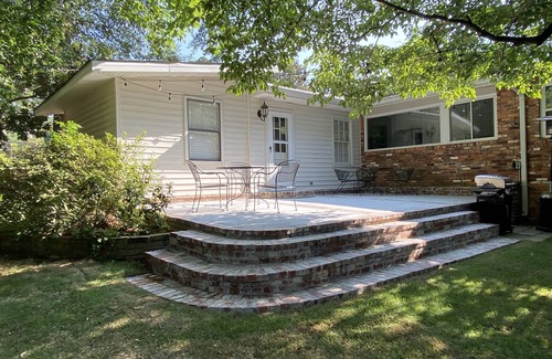 Forest Hills Casa | Muy actualizado el rancho de ladrillos 3BR / 2BA, ¡listo para los Maestros!