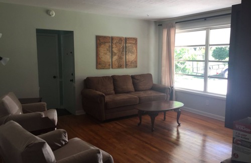 Forest Hills Casa | Muy actualizado el rancho de ladrillos 3BR / 2BA, ¡listo para los Maestros!