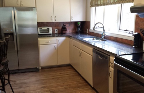 New London Casa | ¡Este hogar actualizado lo tiene todo!