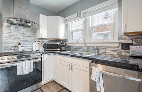 Akron Casa | This vintage home in Akron provides easy access to nearby cities & attractions.