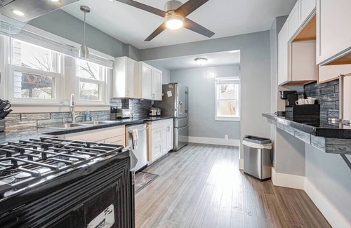 Akron Casa | This vintage home in Akron provides easy access to nearby cities & attractions.