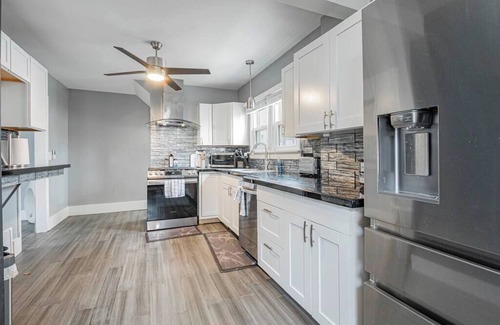 Akron Casa | This vintage home in Akron provides easy access to nearby cities & attractions.