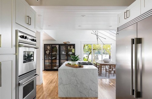 Suquamish Cabaña | This waterfront estate on Bainbridge Island blends luxury with nature’s beauty