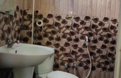Maha Vilachchiya Hotel | Thissawewa reach