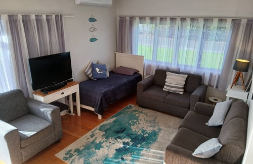 Ruakaka Casa | Thistle Do Beach Bach - Ruakaka