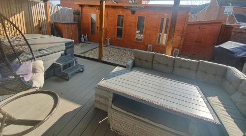 Seasalter Casa | Thistle House - hot tub, parking