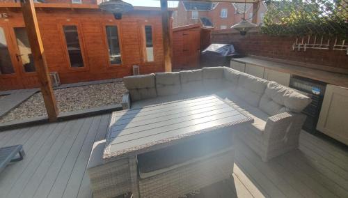 Seasalter Casa | Thistle House - hot tub, parking
