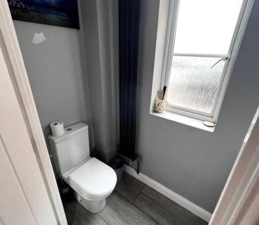 Seasalter Casa | Thistle House - hot tub, parking
