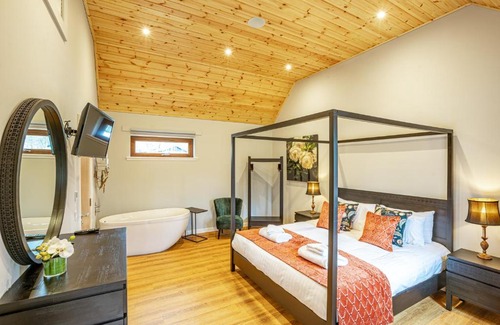 East Lewiston Casa | Thistle Lodge 19 with Hot Tub