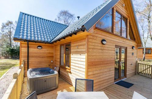 East Lewiston Casa | Thistle Lodge 21 with Hot Tub