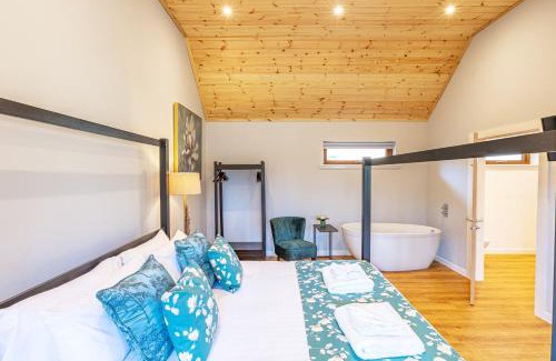 East Lewiston Casa | Thistle Lodge 22 with Hot Tub