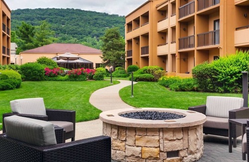 Mahwah Casa | Thomas Edison National Historical Park Tour! 2 Units! Pets Allowed, Parking!