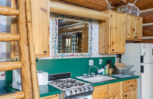 Lake City Cabina | Thoreau's Cabin: Back to the Basics, Beautifully.