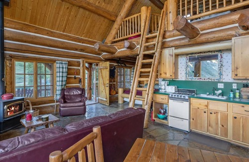 Lake City Cabina | Thoreau's Cabin: Back to the Basics, Beautifully.