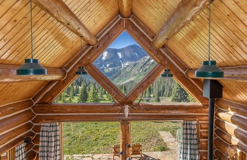 Lake City Cabina | Thoreau's Cabin: Back to the Basics, Beautifully.