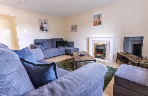 Swindon Apartamento | Thorley Apartment in North Swindon, Sleeps 4 in 2 bedrooms, Long Stay Disc, Parking