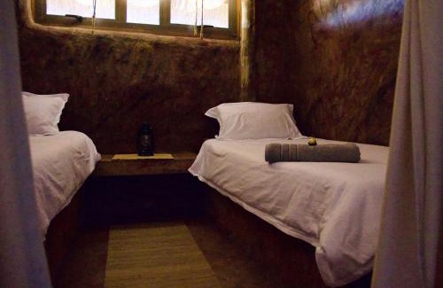 Joe Morolong Otro | Thota Lodge Camelthorn Chalet