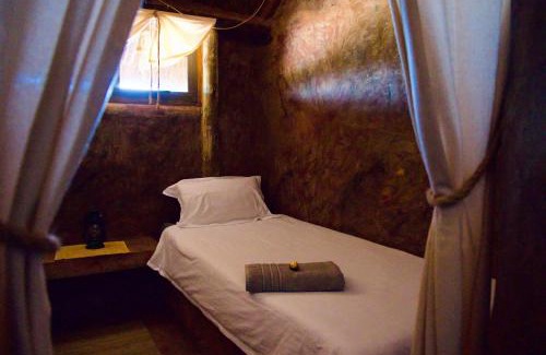 Joe Morolong Otro | Thota Lodge Camelthorn Chalet