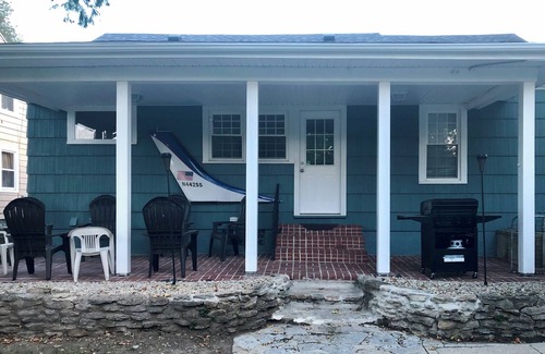 Middletown Casa | Thoughtful, entertainment haven for large groups, next to Smith Park