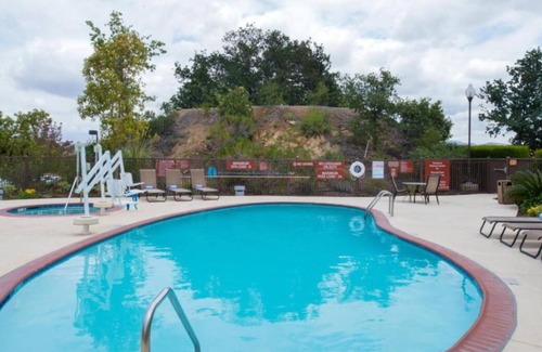 Thousand Oaks Casa | Thousand Oaks Pet-Friendly Lodging w/Kitchenette