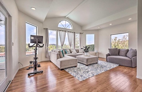 Thousand Oaks Casa | Thousand Oaks Retreat with Stunning Backyard!