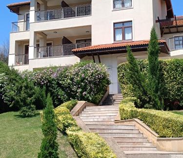 Kavarna Apartamento | Thracian cliffs Апартамент Голф холидей