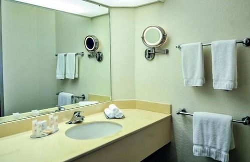 Mishawaka Hotel | Three 1BR Units Near Studebaker National Museum! Indoor Pool, Game Room, Parking