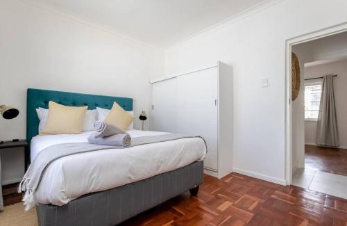 Three Anchor Bay Apartamento | Three Anchor Bay 2BR Near Beach Cafes & Promenade