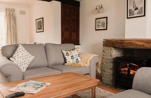 Chaddesley Corbett Casa | Three Batch Cottages