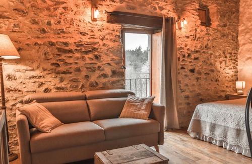 Saint-Laurent-du-Pape Apartamento | Vrbo Property