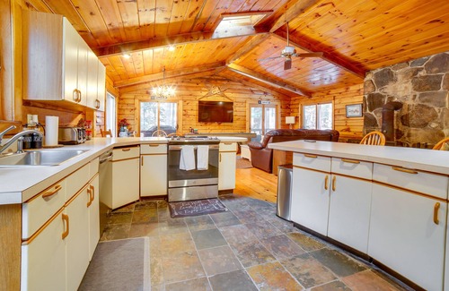 Wardsboro Cabina | 'Three Bears Cabin' btwn Mt Snow & Stratton Mtn!