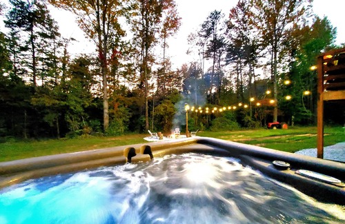 Pickens Cabina | Three Bears Cabin - Unique Four Bedroom Luxury Cabin with Hot Tub!