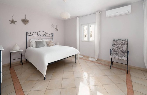 Quarteira Apartamento | Three-bed House With Private Patio in Quarteira
