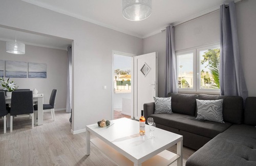 Quarteira Apartamento | Three-bed House With Private Patio in Quarteira
