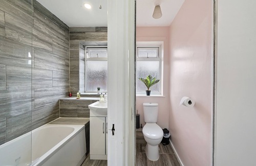 Abbey Wood Casa | Three Bed Luxury Home in London 7 mins from train station