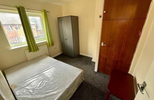 Nottingham Casa | Three bed room House Near cricket Stadium