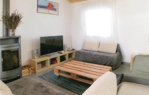 Saint-Michel-en-l'Herm Casa | Three-Bedroom Holiday Home In St Michel En L'herm