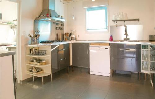Saint-Michel-en-l'Herm Casa | Three-Bedroom Holiday Home In St Michel En L'herm