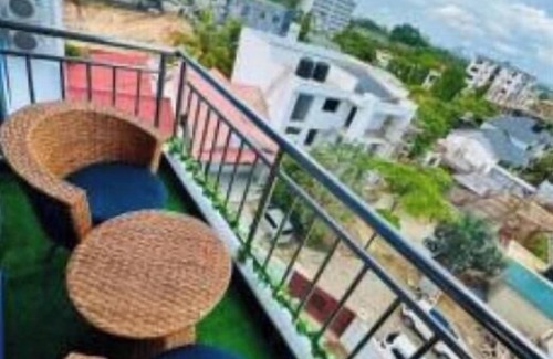 Oyster Bay Apartamento | Three-Bedroom Apartment with Balcony 1& 3