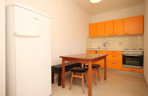 Sveti Jakov Apartamento | Apartamento de tres habitaciones en la playa Bahía Merascica, Cres (A-8071-a)