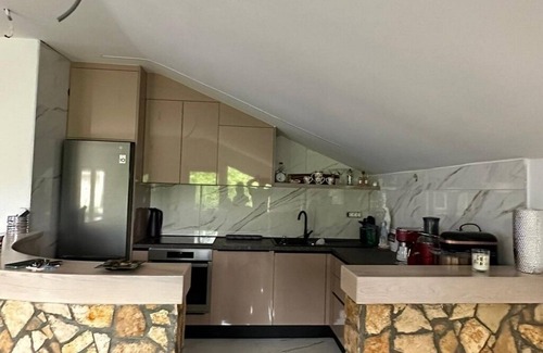 Duga Resa Apartamento | Apartamento de tres habitaciones con una terraza Duga Resa, Karlovac (A-22147-a)