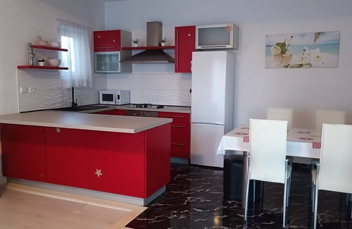Sumartin Apartamento | Apartamento de tres habitaciones con terraza y vista al mar Sumartin, Brac (A-18749-a)