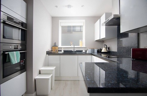 Saint Paul's Casa | Three bedroom apartment near Cabot Circus w.Parking sleeps 5 - Hopewell