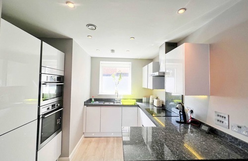 Saint Paul's Casa | Three bedroom apartment near Cabot Circus w.Parking sleeps 5 - Hopewell